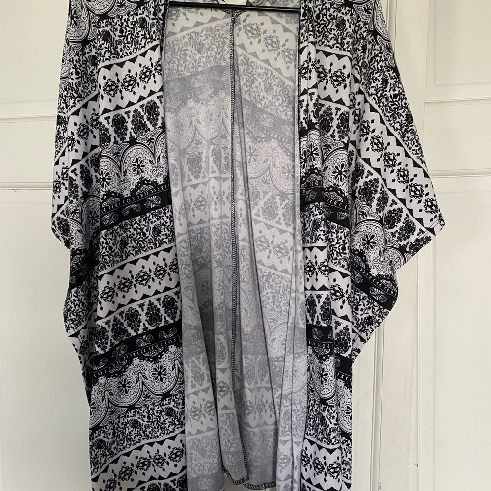 Black and white printed kimono